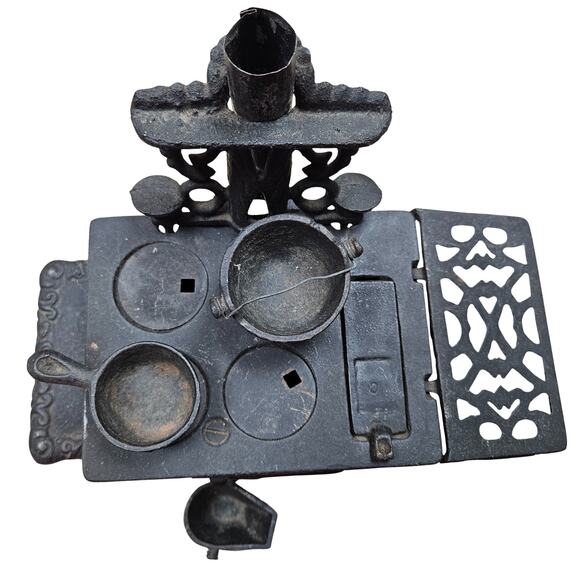 Vintage Crescent Cast Iron Miniature Toy Stove Coal Bin Soup Pot Sauce Pan - Picture 8 of 8